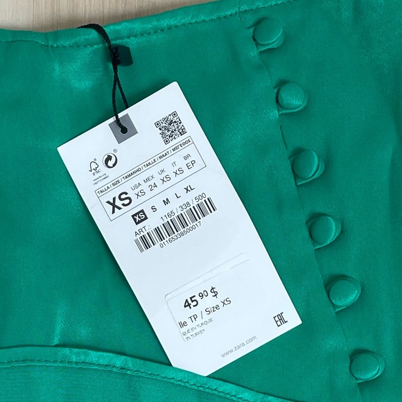 NWT - green silk/satin skirt with shorts - Picture 4 of 4